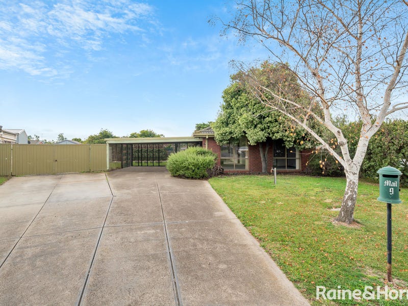 9 Paterson Court, Brookfield, Vic 3338 Property Details