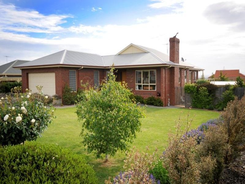 13 Balmoral Gardens, Leopold, VIC 3224