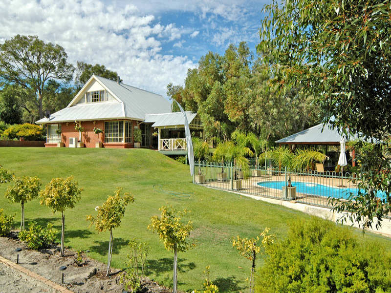 194 Badgerup Road, Gnangara, WA 6077 Property Details