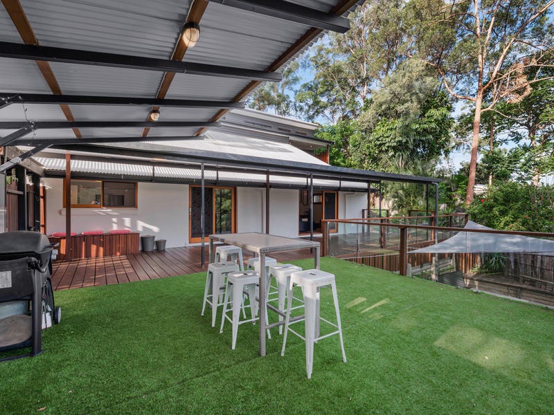17 Praeger Street, Chapel Hill, QLD 4069 17 Praeger Street, Chapel Hill, QLD 4069