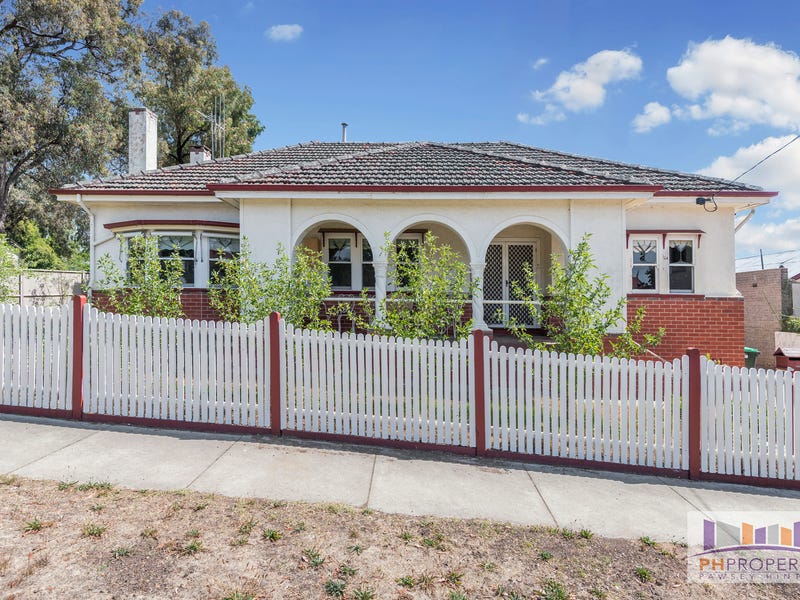 26 Hallam Street, Quarry Hill, Vic 3550