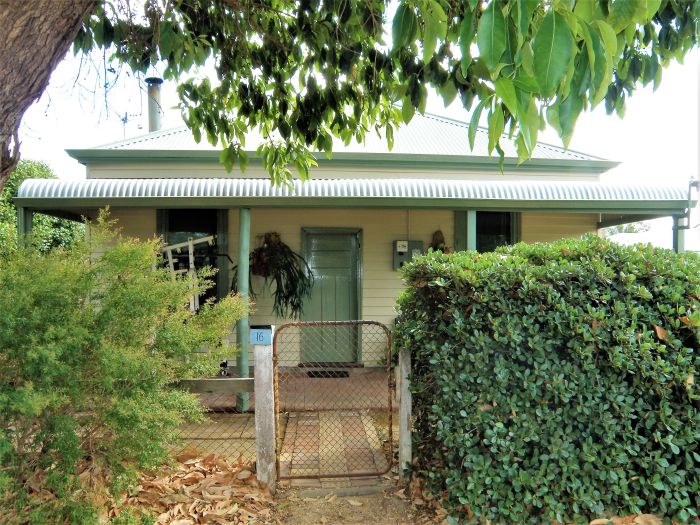 16 Adam Street, Nannup, WA 6275