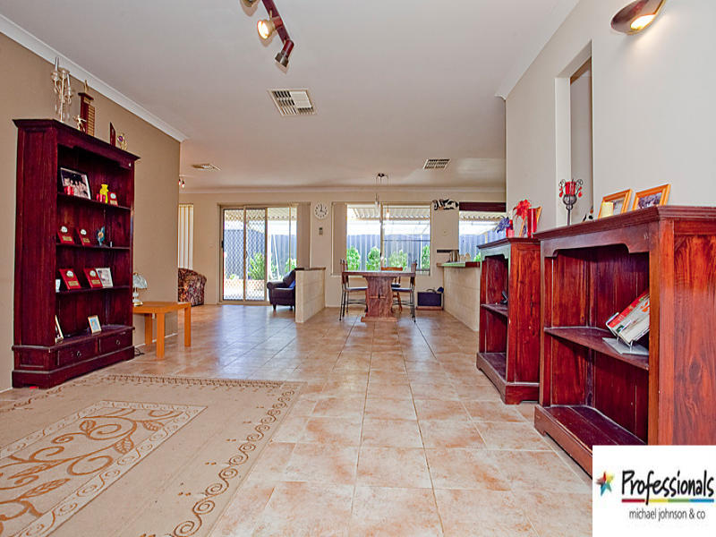 5 Woodview Rtt, Caversham, WA 6055