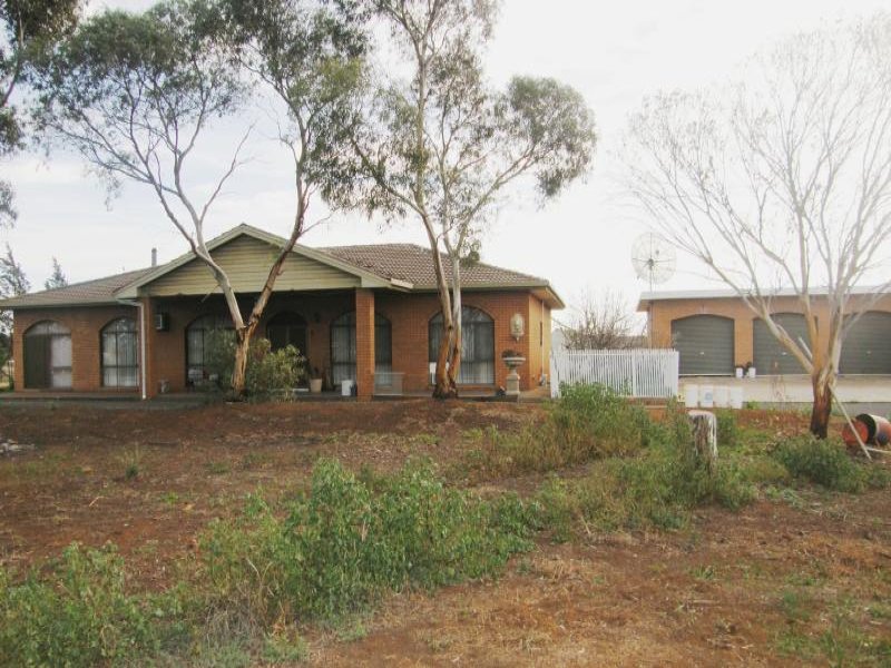 318324 Sinclairs Road, Rockbank, Vic 3335 Property Details