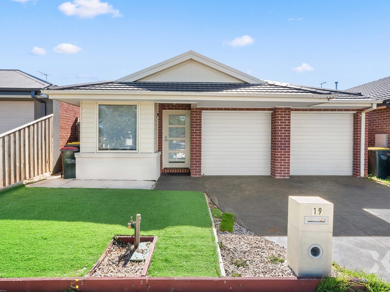 19 Street, Maddingley, Vic 3340 House for Sale