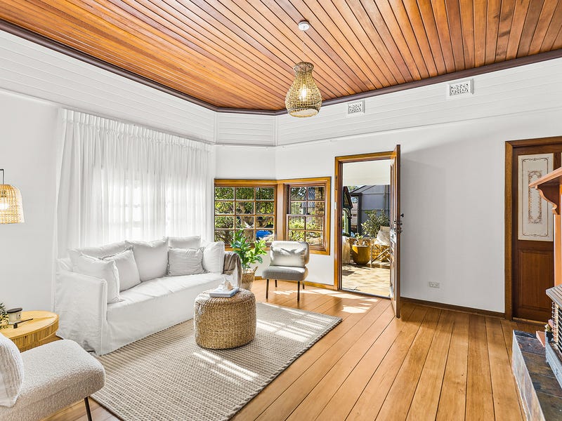 10 Moore Street, Austinmer, NSW 2515 Property Details