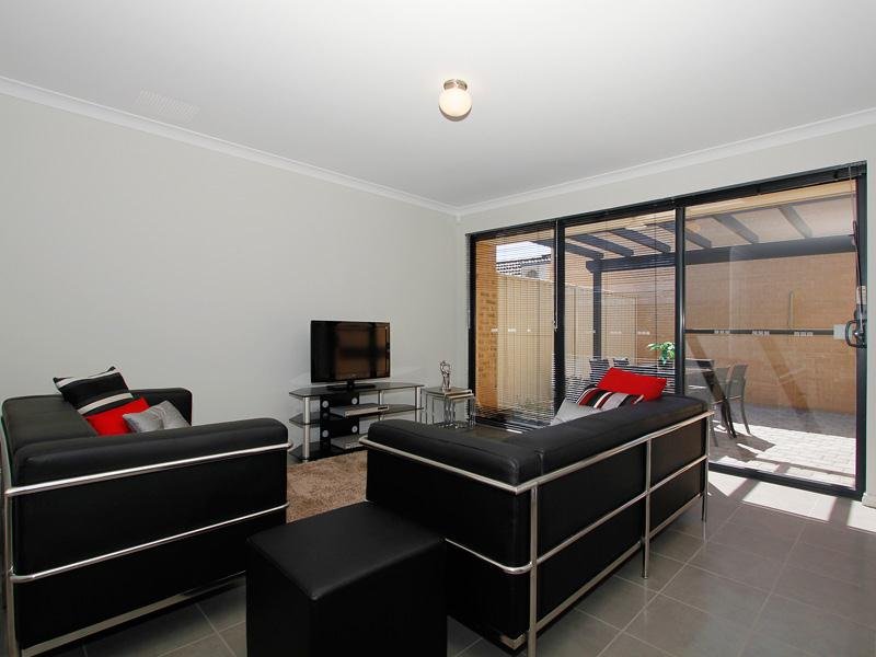 2/4 L'Aquila Circle, Beeliar, WA 6164 Property Details