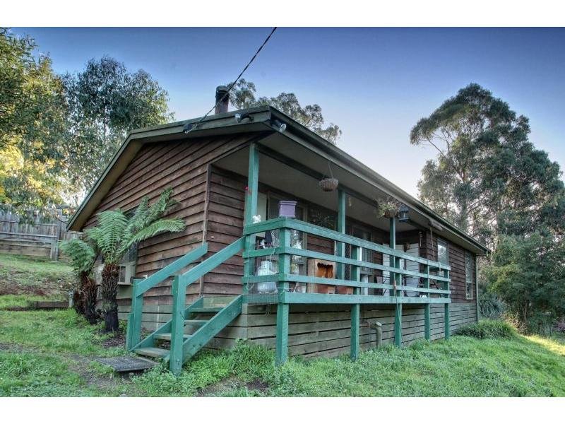 24 Kitchener Parade, Cockatoo, Vic 3781 Property Details