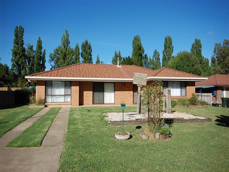 14 Phyllis Crescent, Armidale, NSW 2350 Property Details