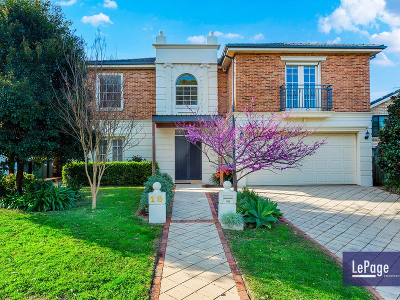 19 Broadleaf Cres, Beaumont Hills, NSW 2155