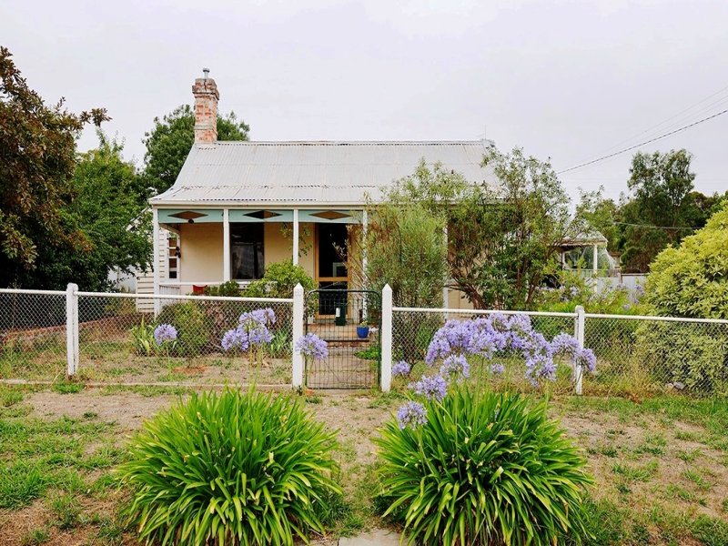 39 Bowden st, Castlemaine, Vic 3450 Property Details