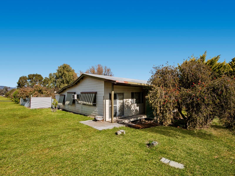 8 Eipper Street, Willow Tree, NSW 2339 - Property Details