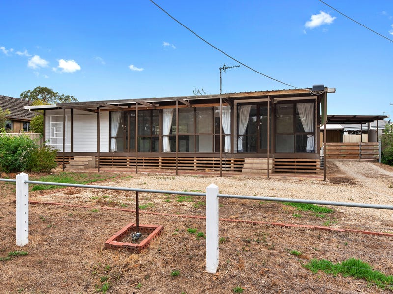 239 Allingham Street, Kangaroo Flat, VIC 3555