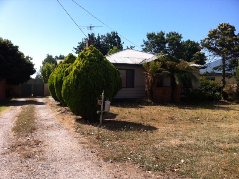 35 Albert Road, Drouin, VIC 3818