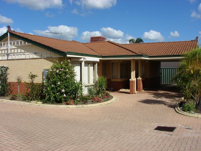 24 Towncentre Drive, Thornlie, WA 6108 Property Details