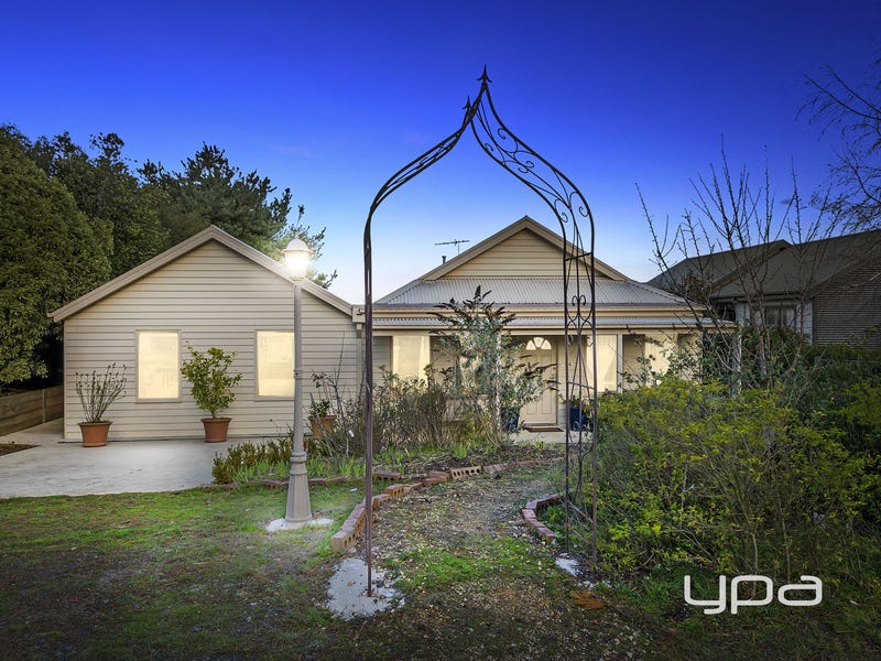 25 Berry Street, Ballan, Vic 3342 Property Details