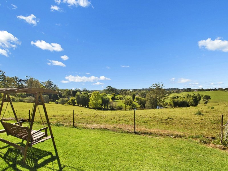 17 Walkers Drive, Maleny, QLD 4552