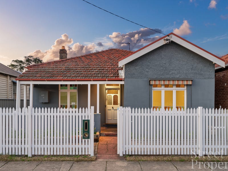 15 Street, Mayfield East, NSW 2304 15 Street, Mayfield East, NSW 2304