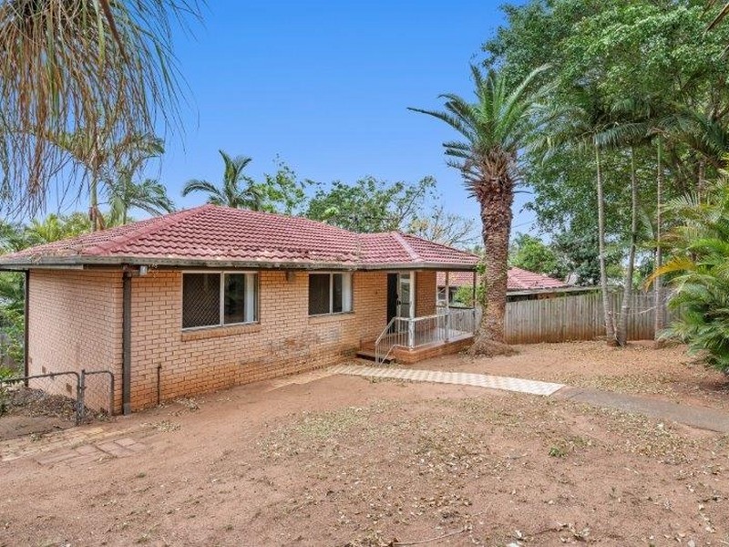 17 Queens Road, Kingston, Qld 4114 Property Details