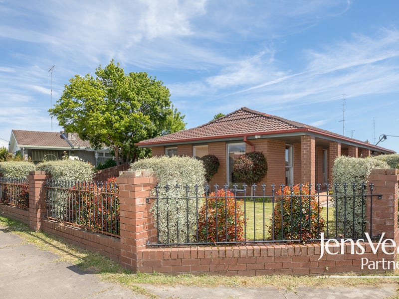 2 College Street, Wendouree, Vic 3355 Property Details