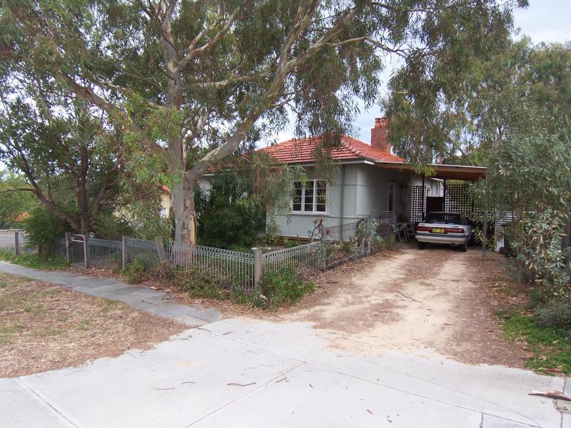 122 Samson Street, White Gum Valley, WA 6162