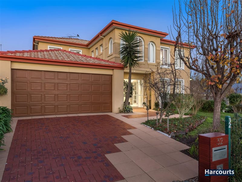 32 Sovereign Crest Boulevard, Rowville, VIC 3178