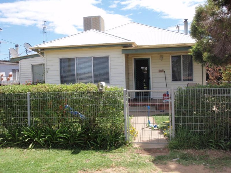 226 Lindsay Street, Hay, NSW 2711 Property Details