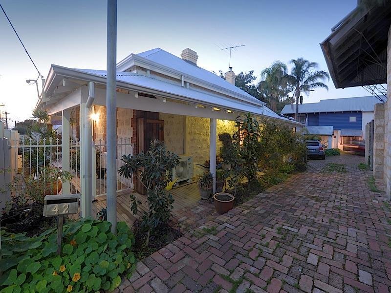 40 Lefroy Road, Beaconsfield, WA 6162 Property Details