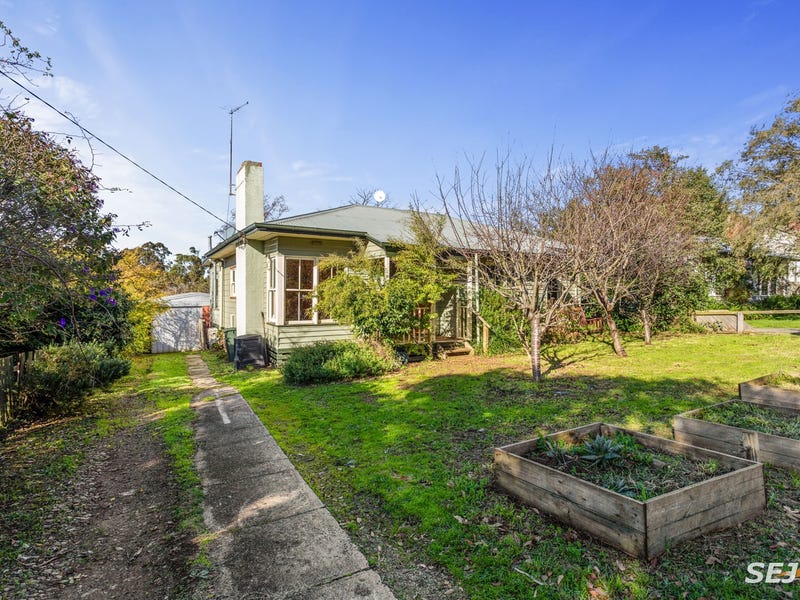 16 Centre Avenue, Warragul, Vic 3820 Property Details