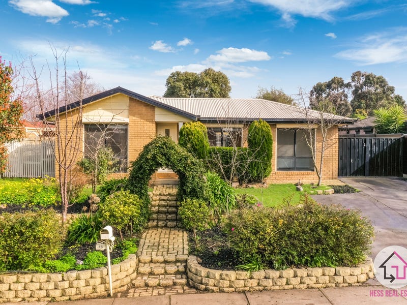 15 Roulston Way, Wallan, Vic 3756 - Property Details