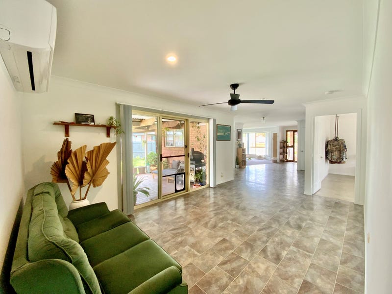 8 Hardy Avenue, Ocean Shores, NSW 2483