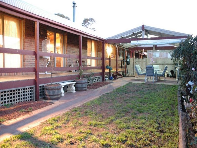 36 Stewarts Lane, Sunbury, Vic 3429 Property Details