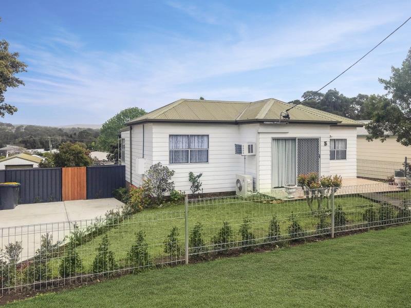 3 Lake Road, Fennell Bay, NSW 2283