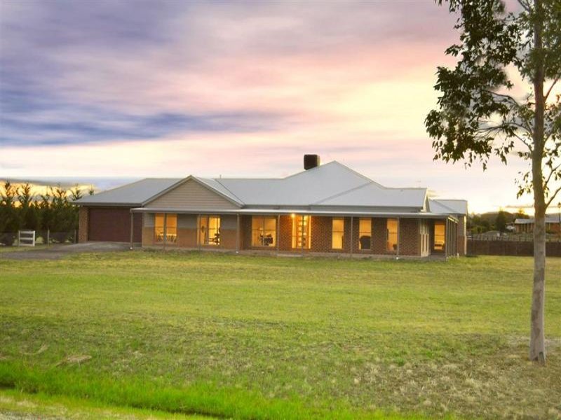 29 Highgrove Drive, Sunbury, Vic 3429 Property Details