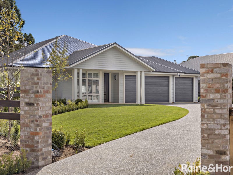 16 Wycliffe Place, Bowral, NSW 2576 House for Sale