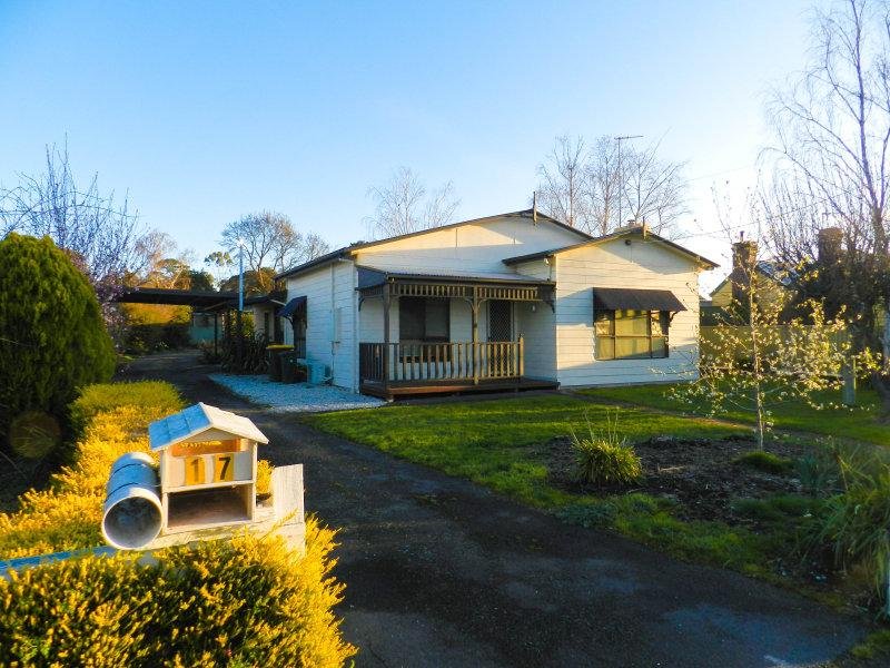 17 Warburton Street, Beaufort, VIC 3373