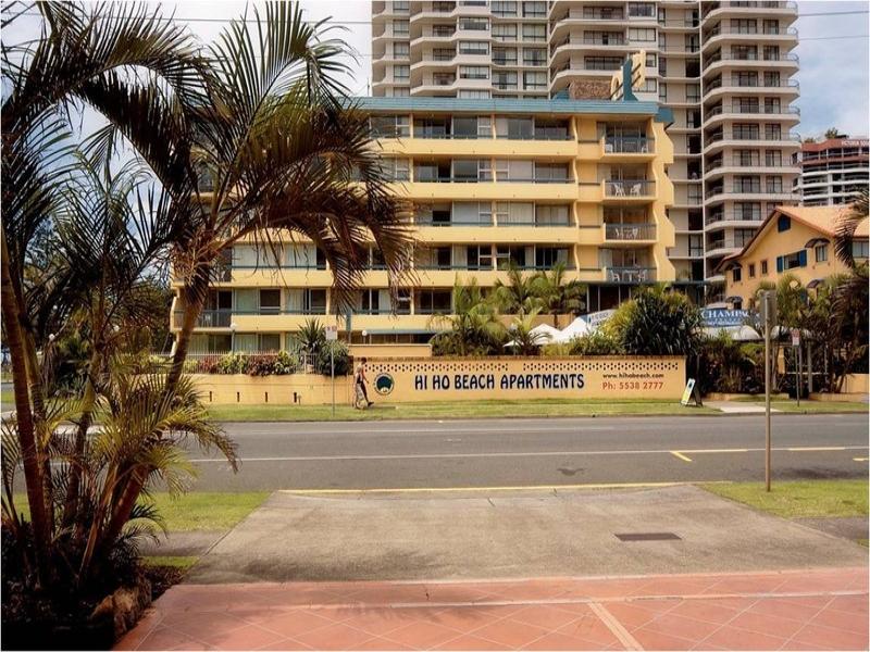 205 'Hi Ho Beach Apartments' 2 Queensland Avenue, Broadbeach, Qld 4218