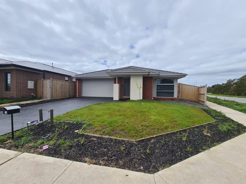 71 Goshawk Drive, Pakenham, VIC 3810