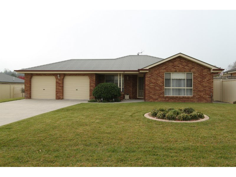 24 Roxburgh Drive, Kelso, NSW 2795 Property Details