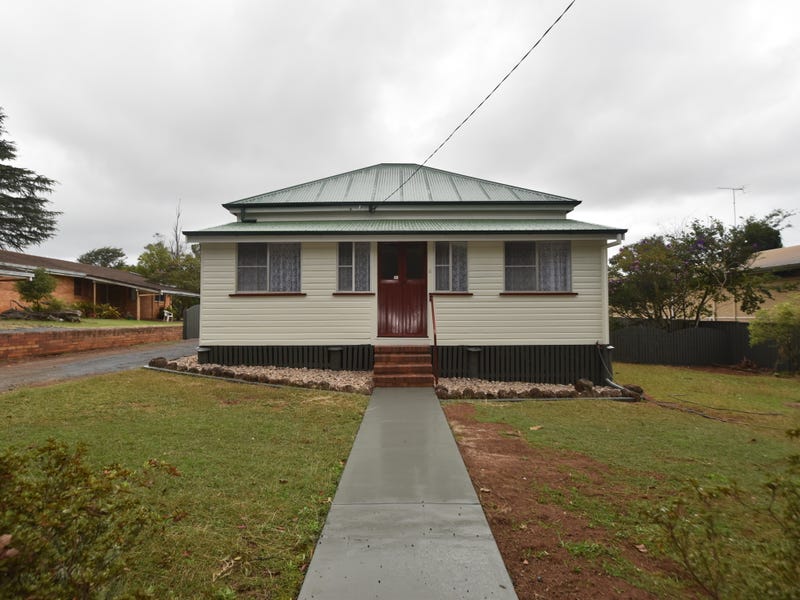 10 Moloney Street, North Toowoomba, Qld 4350