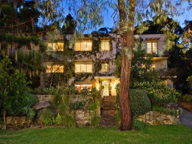 10 Rembrandt Drive, Middle Cove, NSW 2068