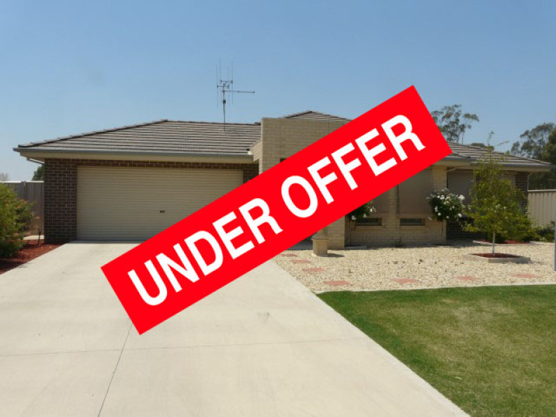 28 Anthony Avenue, Tocumwal, NSW 2714