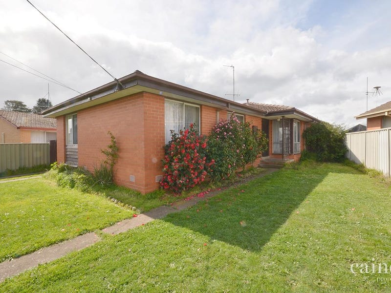 55 Willow Grove Wendouree Vic 3355 Realestate Com Au