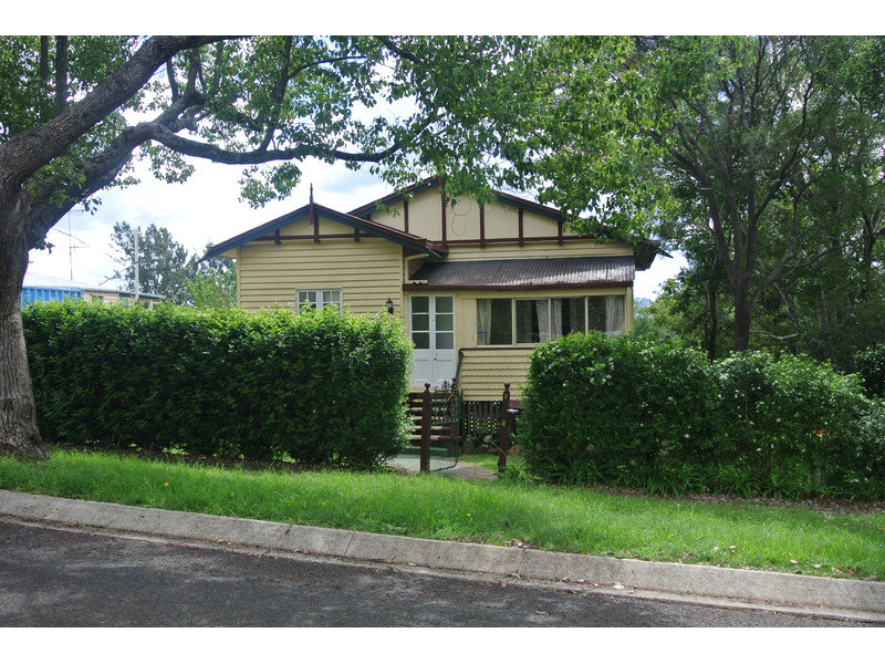 7 Cumming Street, North Toowoomba, QLD 4350 - realestate.com.au