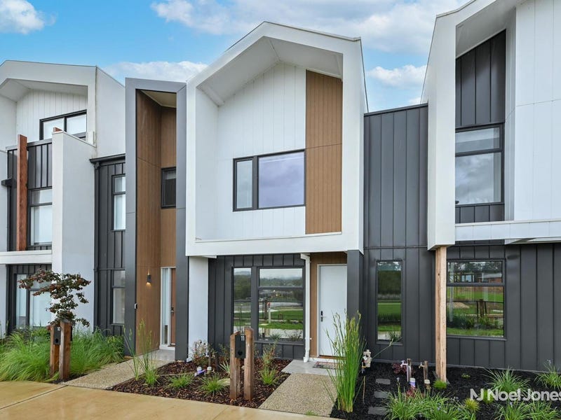 11 Bolger Walk, Lilydale, Vic 3140 Townhouse for Rent