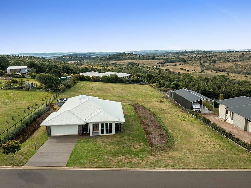 8 Hilltop Drive, Gowrie Junction, QLD 4352