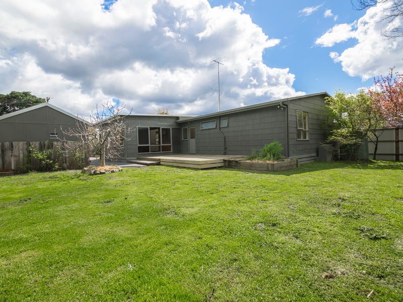 6 Miller Street, Healesville, Vic 3777 House for Sale