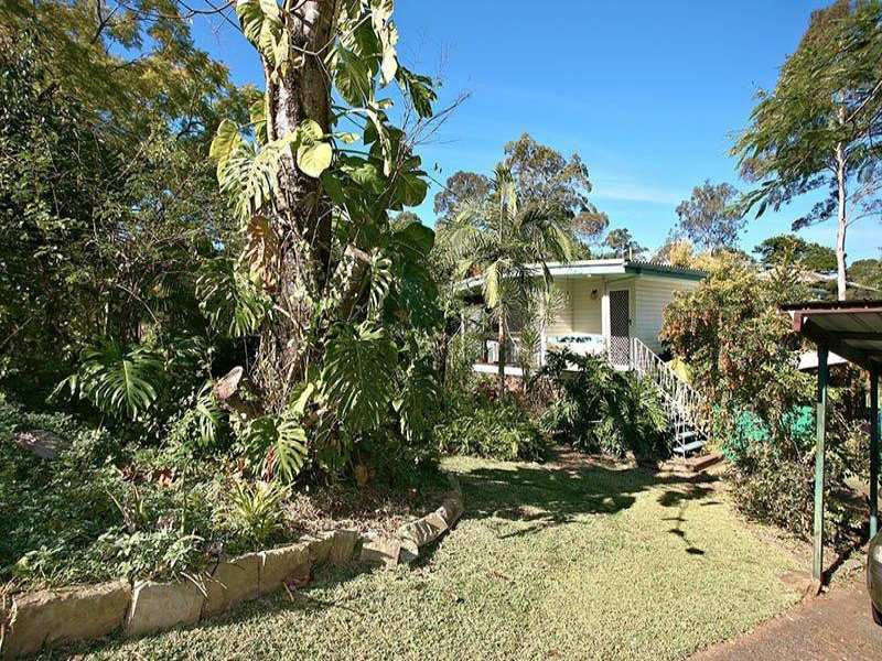 32 Noreen Street, Chapel Hill, QLD 4069