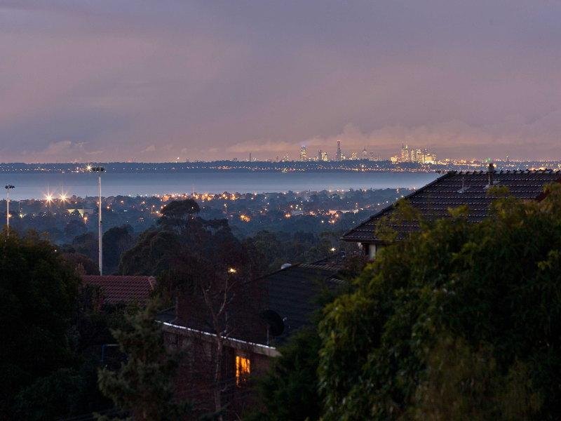 28 Bangor Drive, Frankston, Vic 3199 Property Details