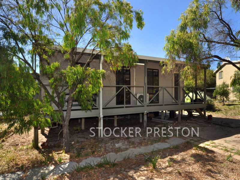 8 Winter Court, Peppermint Grove Beach, WA 6271